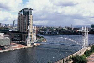 Salford Quays Bridge.jpg