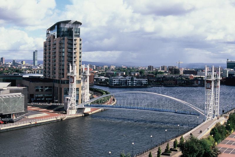 Salford Quays Bridge.jpg