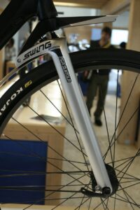 SR Suntour Swing Shock fork