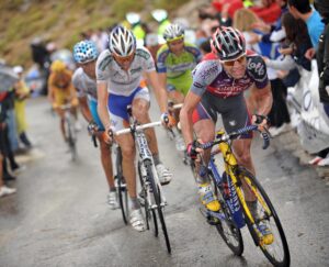 Cadel Evans leads the GC contenders group during Vuelta Stage 14 © Unipublic