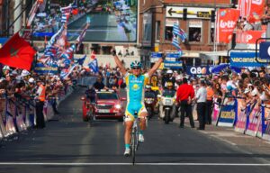 Alexandre Vinokourov wins Liège-Bastogne-Liège in 2010 (©Photosport International)