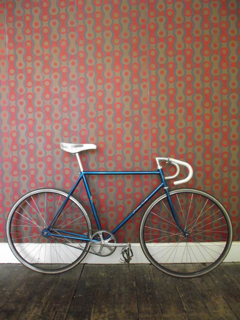 Matthew Meadows hand-printed wallpaper ‘Bicycle Chain’