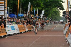 Alexandre Blain wins Halfords Tour Series round 5 in Southport (picture credit Halfords Tour Series : JoolzeDymond.com).jpg