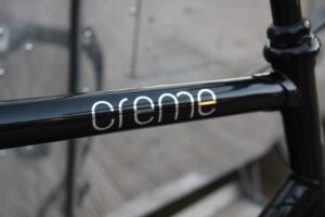 Creme Cycles 2011 - Caferacer Solo Black -logo