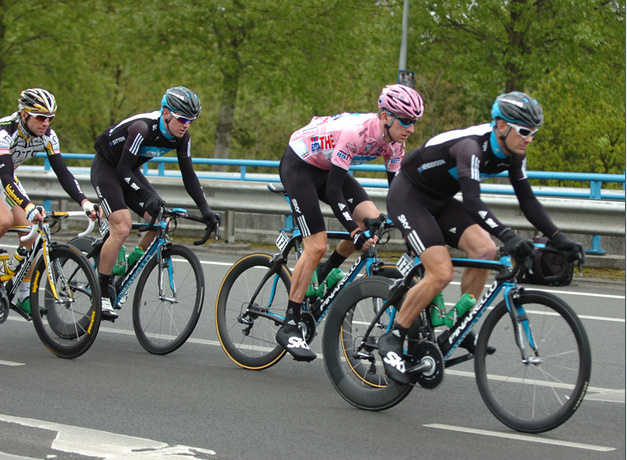 Giro d’Italia 2010 Stage 2 Team Sky defending Bradley Wiggins in pink but all undone at 7K to go