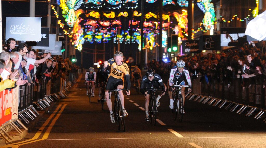 Ed Clancy wins the 2009 Blackpool Nocturne.jpg