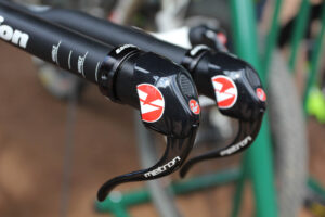 FSA Vision Metron groupset - shift levers 2