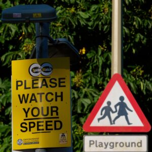 Speed warning signs not linked to cameras have little effect according to some observers