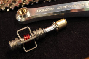 White Industries quick release crank - pedal insert