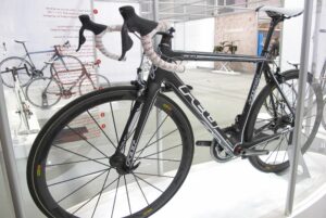 felt f1 black