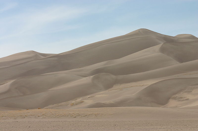 Sand dunes (picture credit Wingchi, Wikimedia Commons).jpg