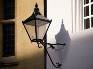 Street lamp without light (copyright Simon MacMichael).jpg