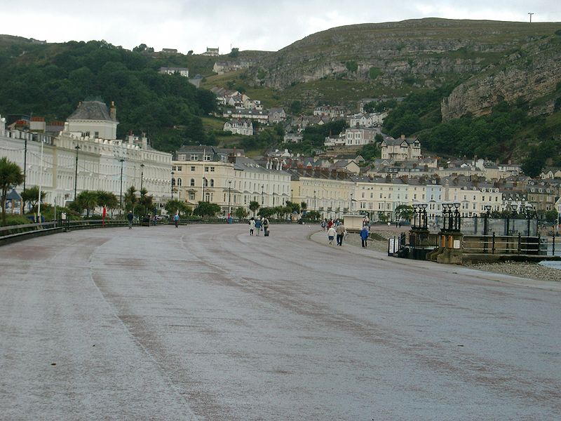 Llandudno Promenade.jpg