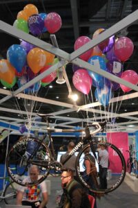 Rose X-Lite held up by balloons