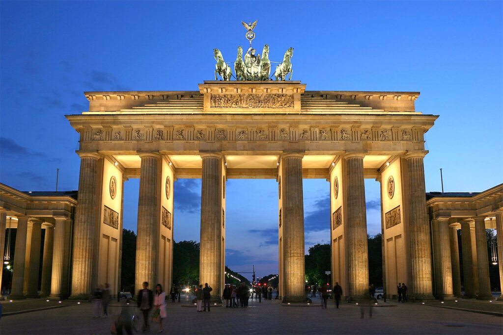 Brandenburg Gate (picture Thomas Wolf, Wikimedia Commons).jpg