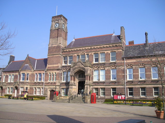 St Helens Town Hall (picture Michael Heavey, Wikimedia Commons).jpg
