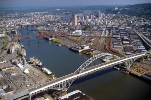 Wilamette River in Portland, Oregon.jpg