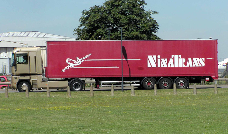 Articulated lorry.jpg