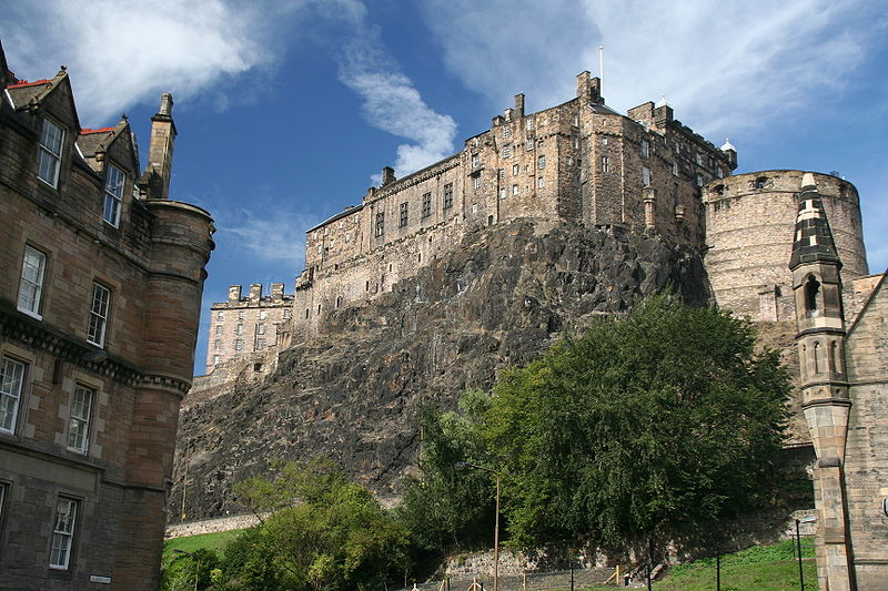Edinburgh Castle by Klaus Hermsen.jpg