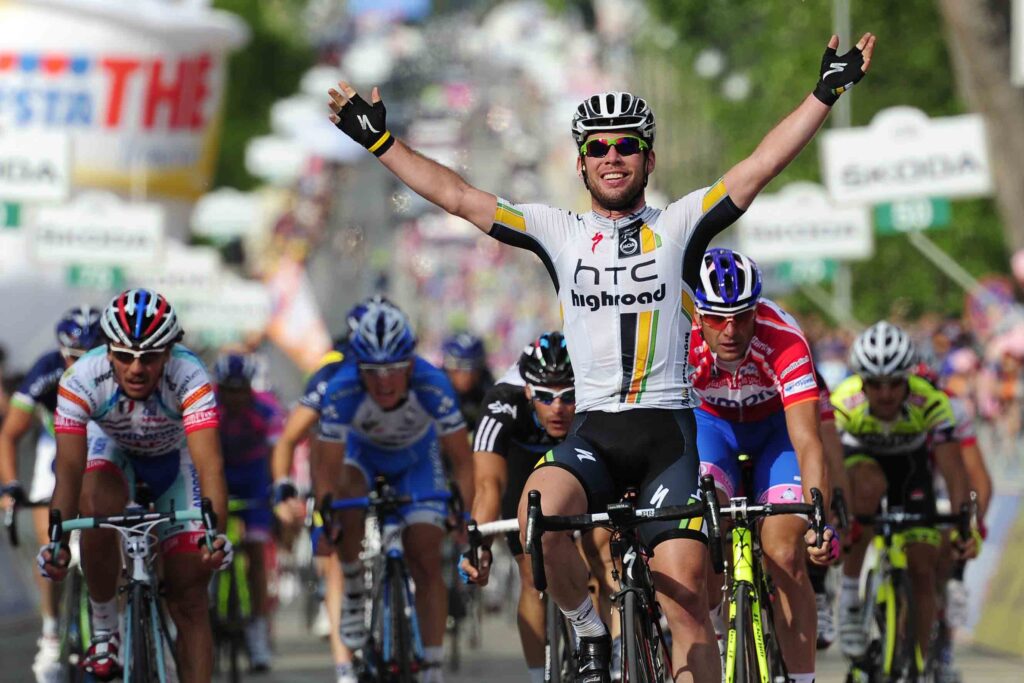 Mark Cavendish wins Stage 10 of 2011 Giro d Italia credit RCS Sport.jpg