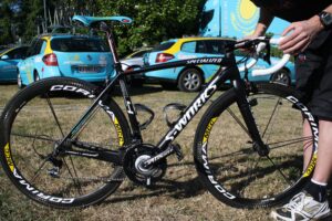 Alexandre Vinokourov s Specialized Project Black Mclaren SL4 prototype - full bike.jpg