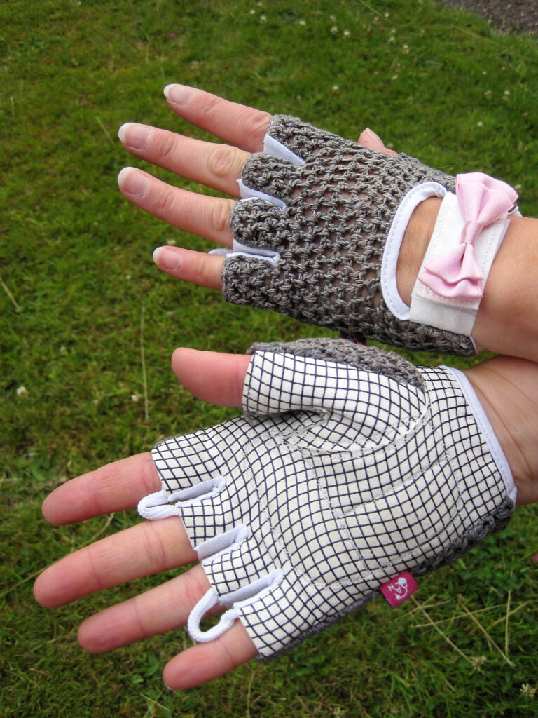Ana Nichoola Bow Peep Glove