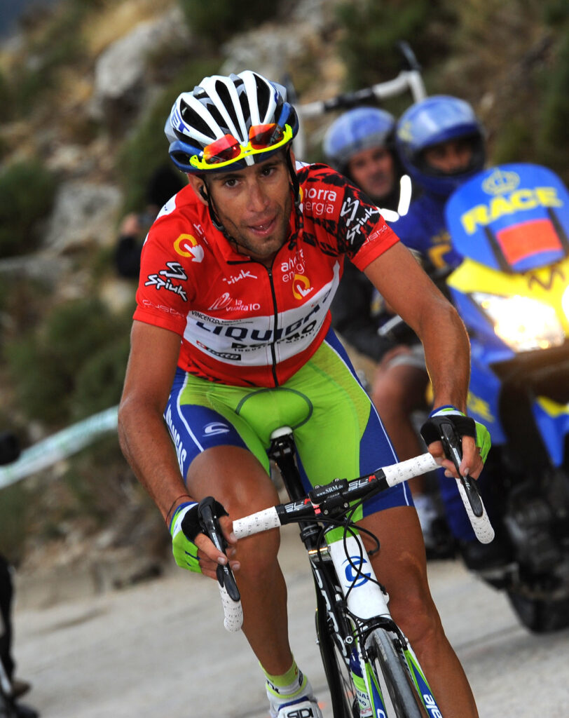 Vincenzo Nibali chases on the Bola del Mundo (copyright- Unipublic:Graham Watson)
