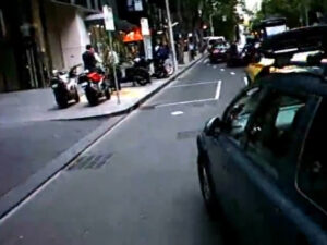 Driver cuts up cyclists (source- Marilyn Johnson, MUARC:Vimeo)
