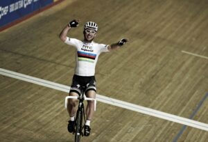 Revolution 34 - Mark Cavendish wins the scratch race