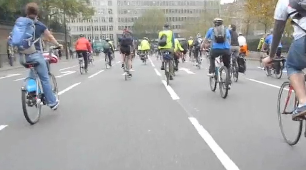 Tour du Danger (video still from comdotdick:YouTube)