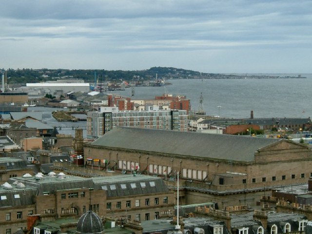 Dundee Harbour (picture Gordon Czeschel, Wikimedia Commons)