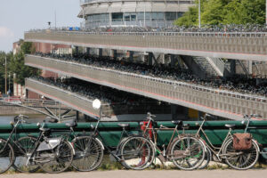 Dutch Cycle Parking (AirBete, Wikimedia Commons)