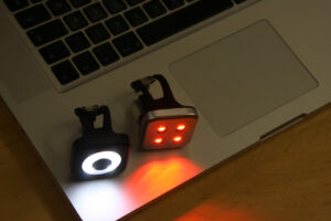 Knog-Blinder-powered-up