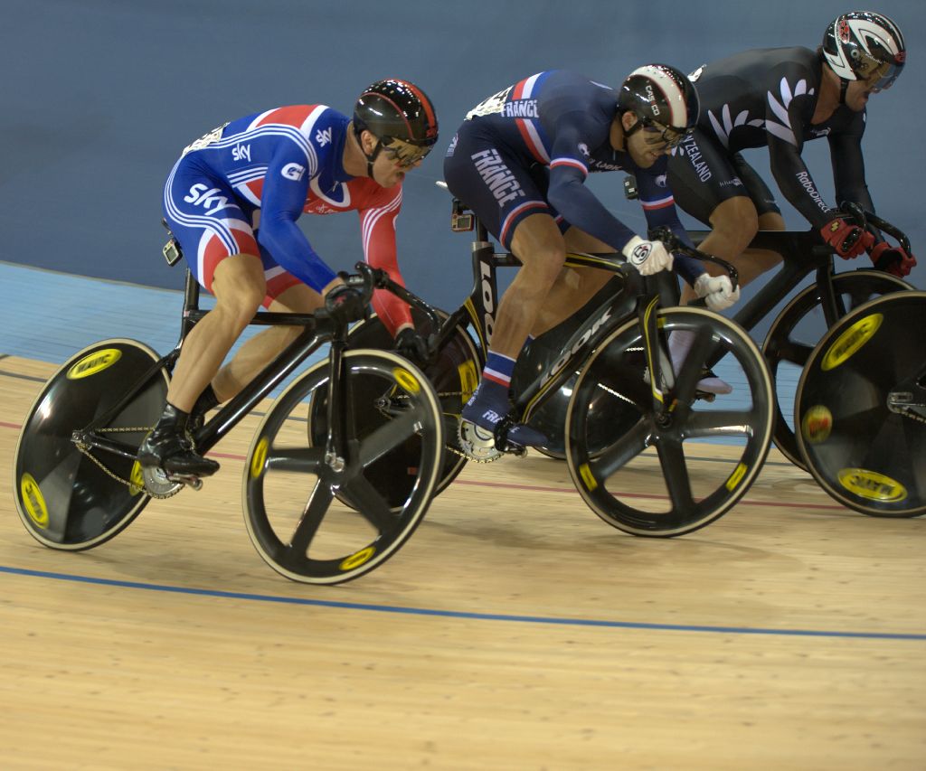 Sir Chris Hoy leaves it late in the Keirin at the Track World Cup in London (© Dene Percy)
