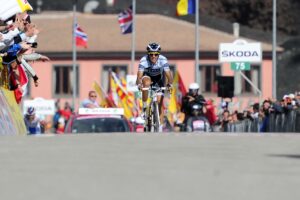 Alberto Contador wins Stage 9 of the 2011 Giro d Italia pic RCS Sport.jpg