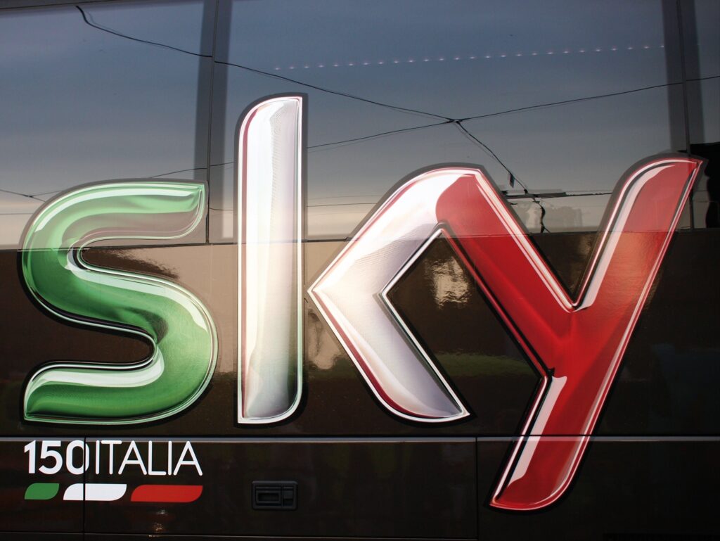 Team Sky bus, Giro 2011 (copyright Simon MacMichael)