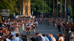 Halfords Tour Series Oxford Martyrs Memorial (&copy; Simon MacMichael)