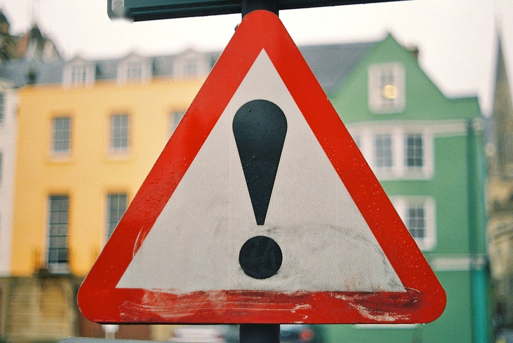 Traffic warning sign © Simon MacMichael