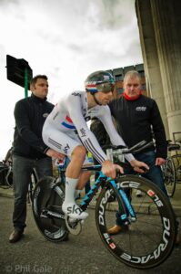 5 Alex Dowsett readies himself. (662×1000)