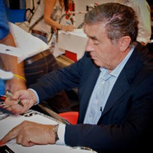 Eddy Merckx signing session (© Simon MacMichael)