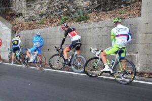 Milan San Remo riders relieve themselves(© Daniele Badolato, LaPresse via RCS Sport)