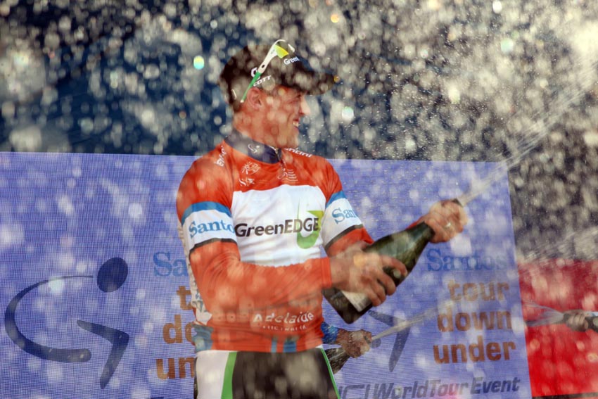 Simon Gerrans celebrates winning the 2012 TDU (photo Santos Tour Down Under:Regallo)