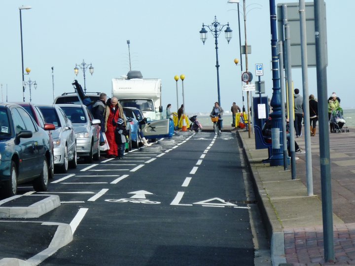 Southsea seafront bike lane (picture credit Hilary:Portsmouth Cycle Forum).jpg