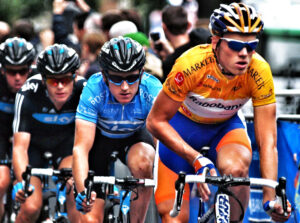 Geraint Thomas tracks Lars Boom, 2011 Tour of Britain (copyright Simon MacMichael)