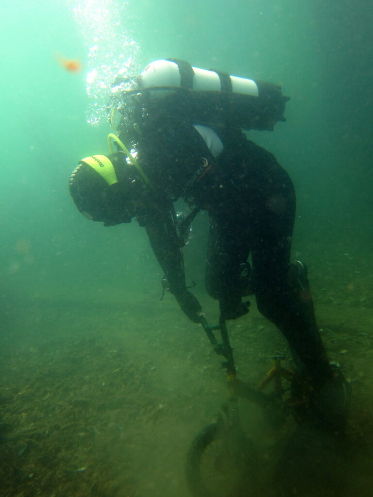 Hmmm… a previous unsucessful underwater cycling world record attempt