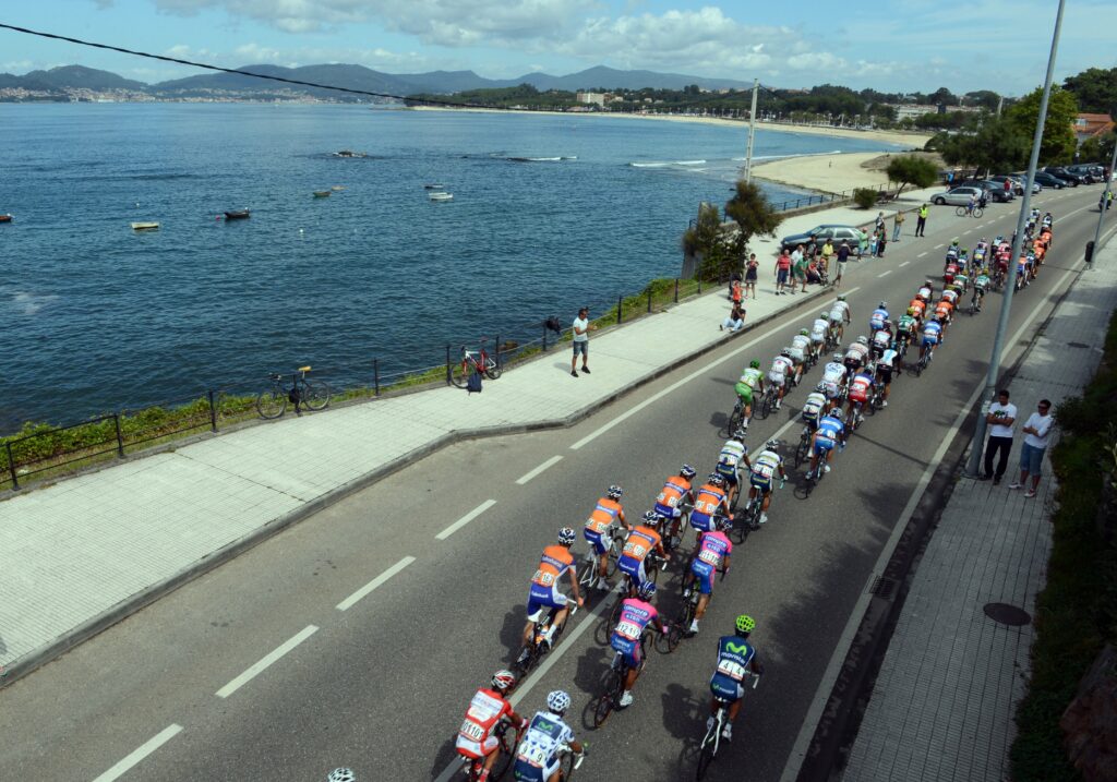Vuelta 2012 S10 landscape (copyright Unipublic:Graham Watson)
