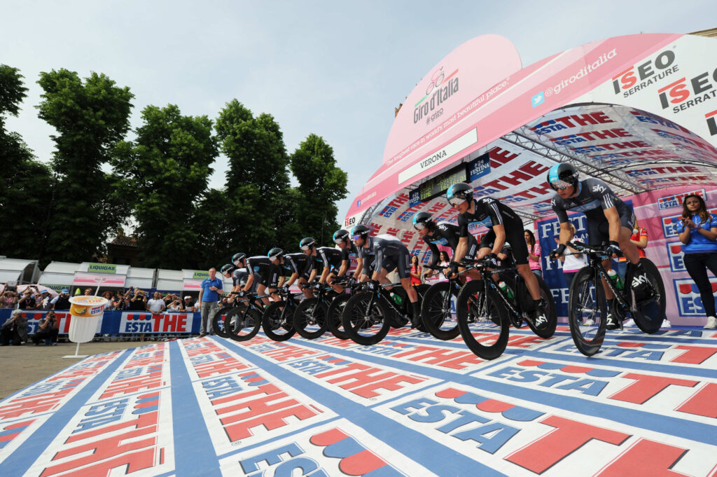 Giro 2012 S4 TTT Team Sky start (picture Fabio Ferrari – La Presse – RCS Sport)  5172