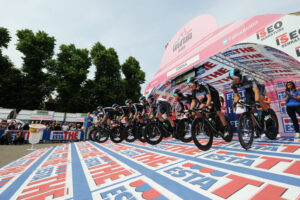 Giro 2012 S4 TTT Team Sky start (picture Fabio Ferrari – La Presse – RCS Sport)  5172