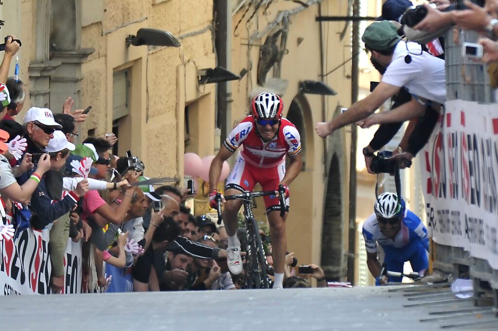 Giro 2012 S10 Rodriguez heads for the line (Gian Mattia D’Alberto – LaPresse – RCS Sport)