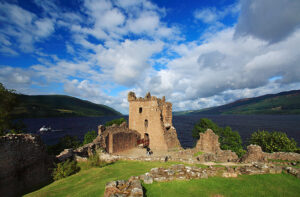 Castle Urquhart, Loch Ness – Mike Searle, Creative Commons:geograph.org.uk